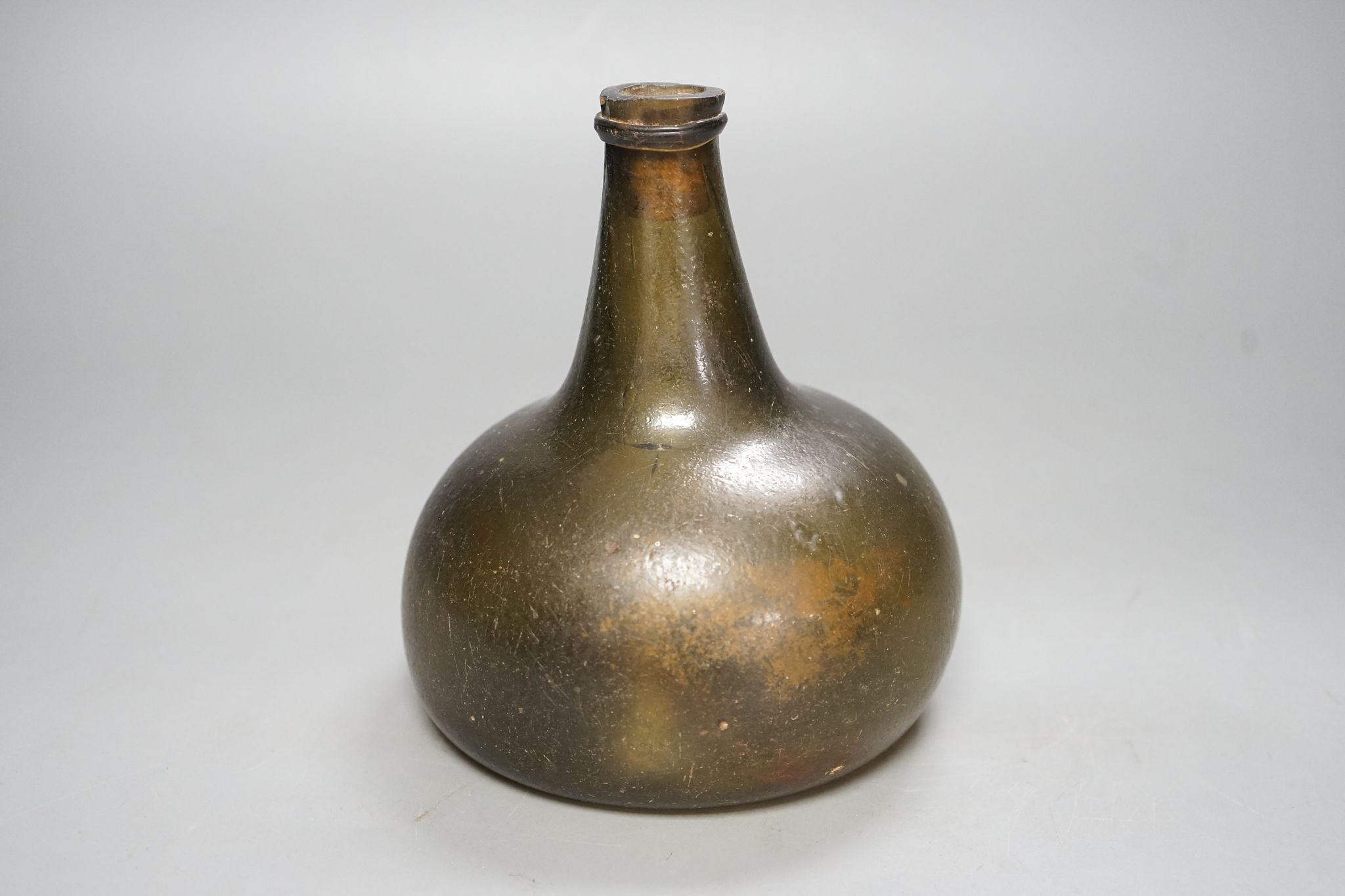 Early 18th century glass onion shaped bottle, 16cm